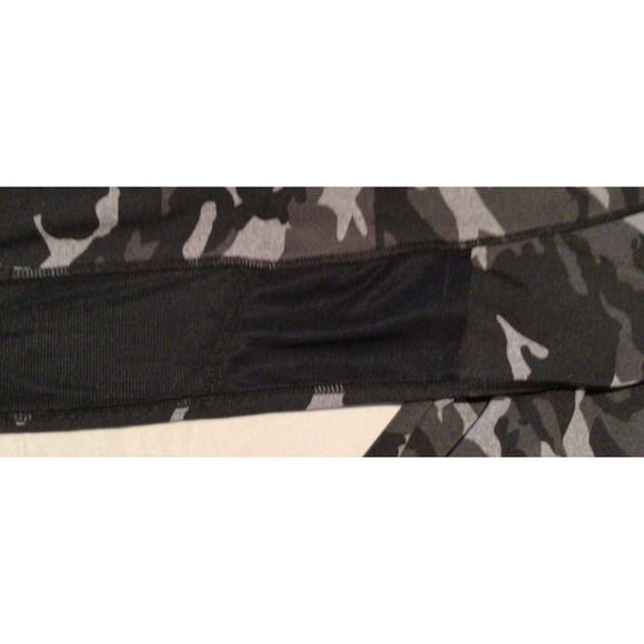 Energy Performance Women's Black Gray Camo "Take A Risk" Leggings Size Medium - Picture 5 of 5